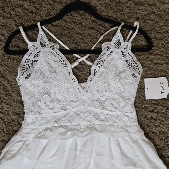 "Emerald Sundae" White Textured Dress. - Picture 6 of 16